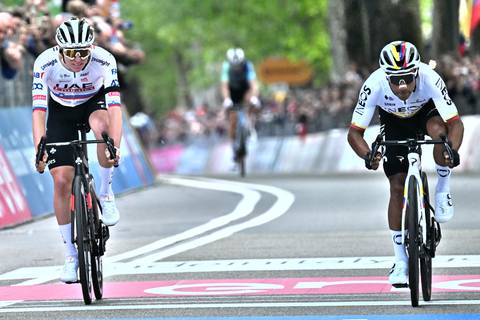 ‘Todavía me duelen las piernas de seguir a Tadej Pogacar’: la confesión de Jhonatan Narváez tras imponerse en la primera etapa del Giro de Italia