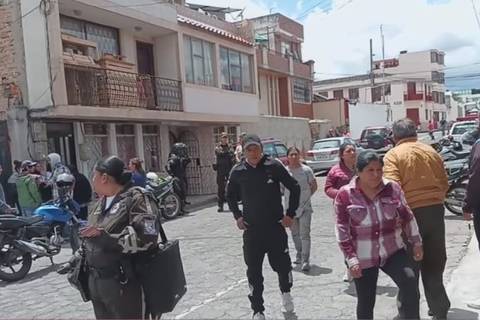 A Vanessa le cortaron el cuello y horas después sus dos hijas desaparecieron