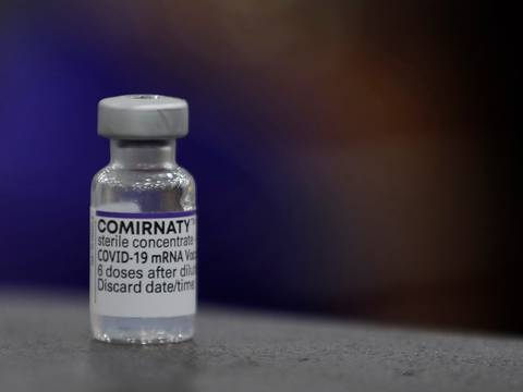 Pfizer y BioNtech pidieron a la FDA autorización para su vacuna actualizada contra el COVID-19