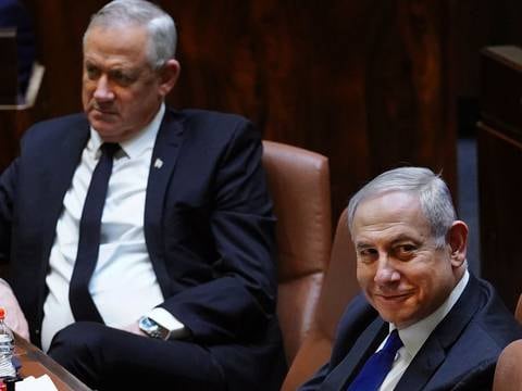   Gobierno de coalición en Israel se instala en medio de críticas a su gabinete