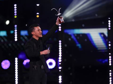 Él es Eddy Valenzuela, el intérprete mexicano premiado con la mejor canción en Viña del Mar 2024