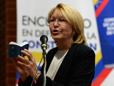 Nicolás Maduro pide a Interpol capturar a fiscal destituida de Venezuela Luisa Ortega