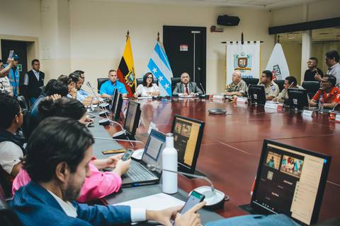 COE del Guayas resuelve coordinar acciones con ministerios de Transporte y de Salud para la atención de emergencias por las lluvias