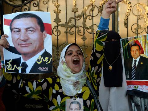 Mubarak se traslada a hospital bajo prisión domiciliaria