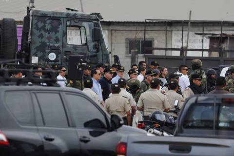 ‘Usen el arma de dotación, tienen el total respaldo del Gobierno’: presidente Guillermo Lasso verifica operaciones militares que se realizan en Durán