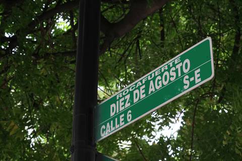 Academia Nacional de Historia declara en acefalía su capítulo Guayaquil por cambio de nombre a calle 10 de Agosto