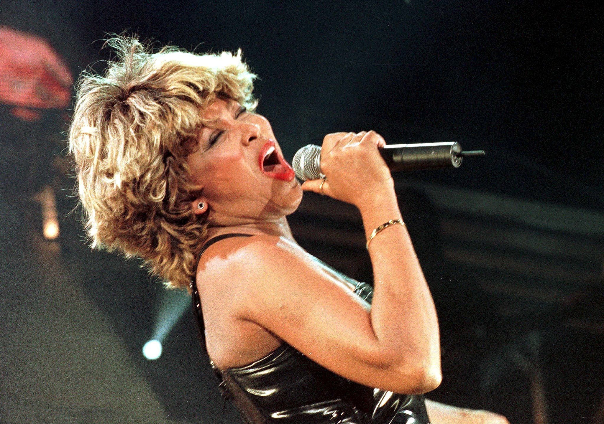 10 canciones de Tina Turner que llegaron a la lista Billboard y la acompañaron a Hollywood