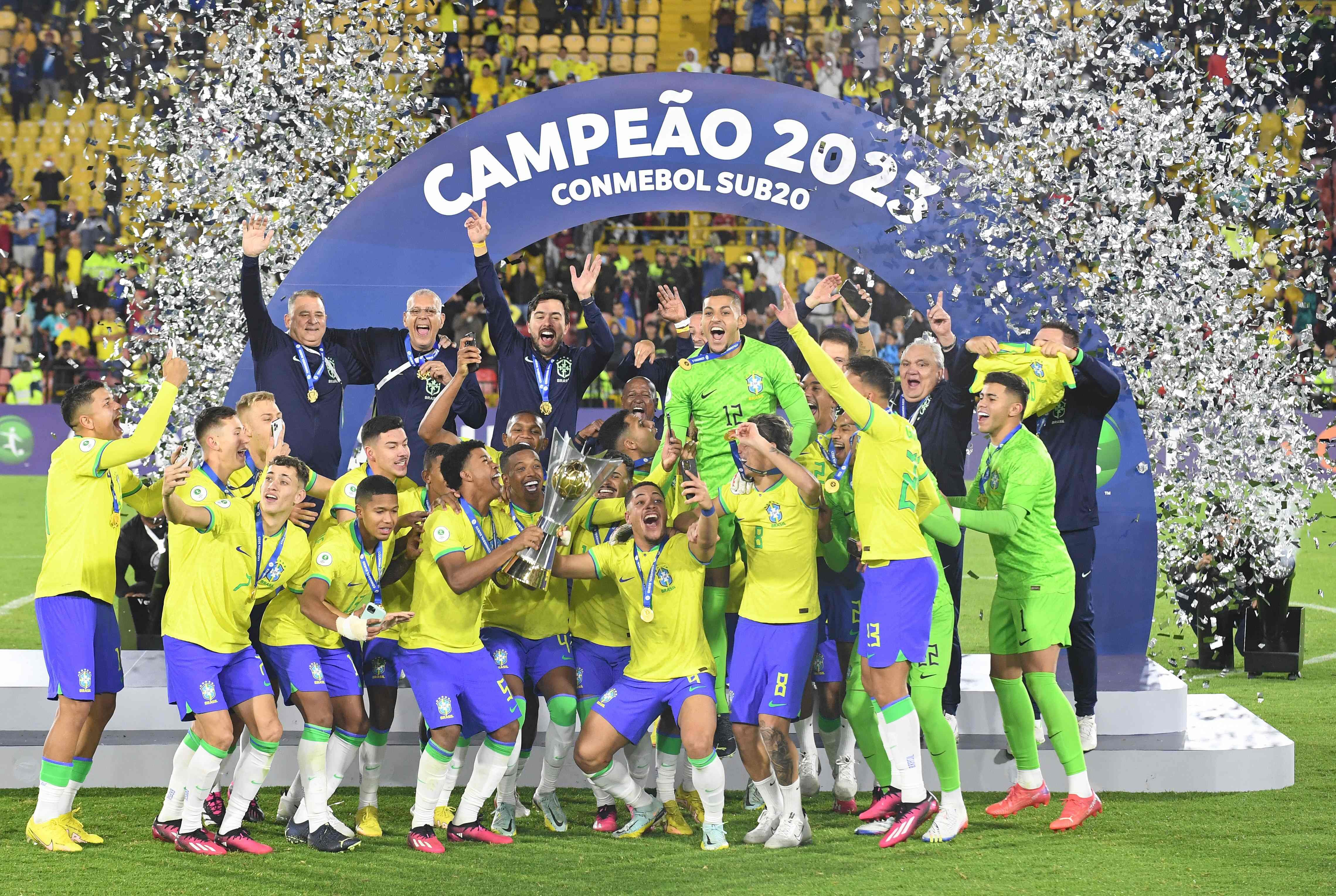 La selección uruguaya sub-20 enfrenta a Brasil en busca del título
