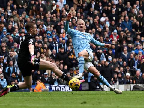 Doblete de Erling Haaland y pone en pelea al Manchester City en Premier League