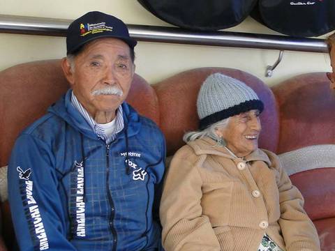 A Felipe y María el amor les llegó a los 90 años