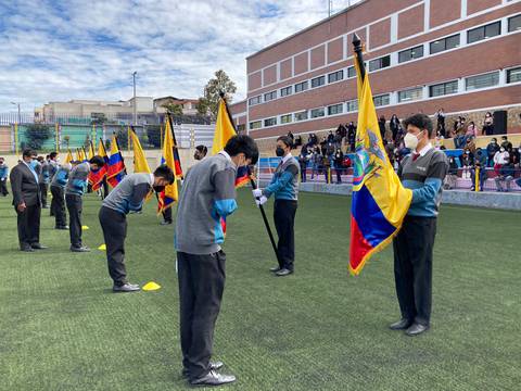 En qué casos los estudiantes no juran la bandera de Ecuador