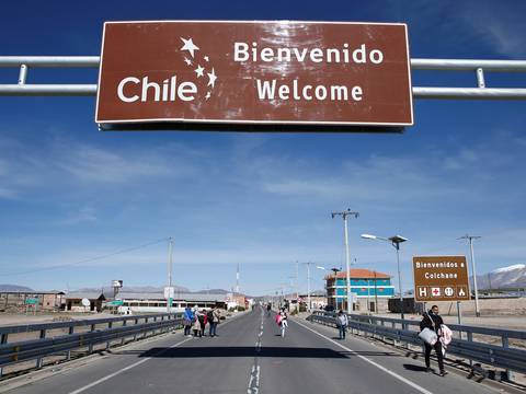 Chile expulsa a 29 migrantes, entre ellos 5 ecuatorianos
