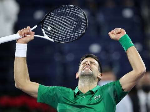 Djokovic regresa al circuito con triunfo ante el prometedor jugador italiano Lorenzo Musetti