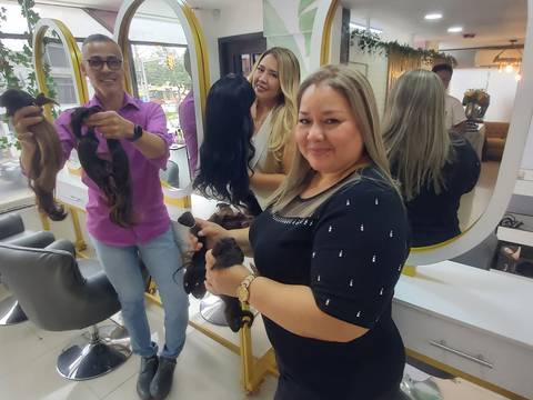 Pelucas de cabello natural le devuelven la sonrisa a niñas con cáncer