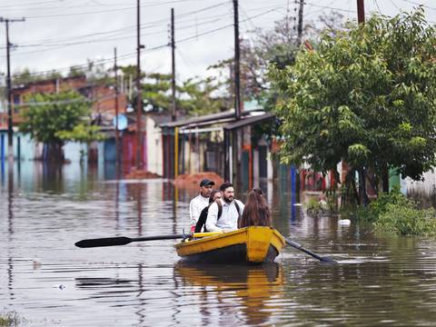 Al menos 20 mil personas son evacuados por inundaciones en Paraguay