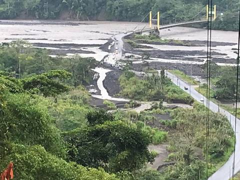 Vía Macas-Puyo se cierra por desbordamiento del río Upano