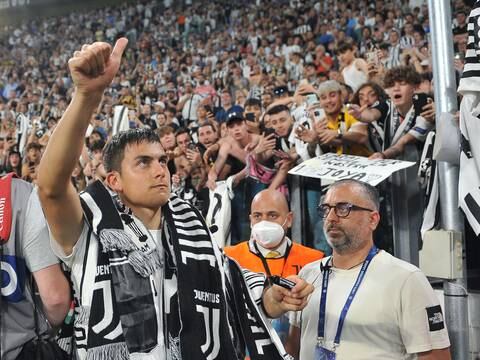 Hinchas de la Juventus despiden a Giorgio Chiellini y Paulo Dybala