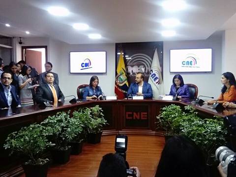 Convocatoria de Lenín Moreno a consulta popular coincide con renovación de 3 miembros del CNE 