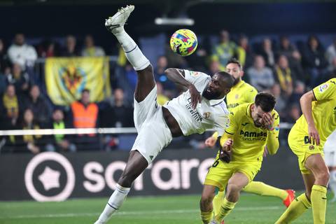 Villarreal, en versión Submarino Amarillo, torpedea la blanda defensa del Real Madrid (2-1)