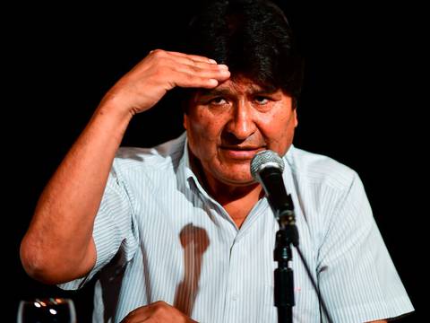 Evo Morales culpa a la ‘derecha golpista’ por la silla que le lanzaron en la cabeza sus partidarios del MAS