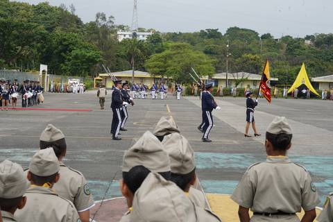 Con 1.700 alumnos, el colegio Teniente Hugo Ortiz vuelve a ser administrado  por las Fuerzas Armadas