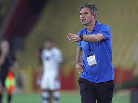Pellegrino, técnico de Vélez, habla del ‘calor en la cancha del Monumental’ y reconoce ‘demasiados errores’ de su equipo