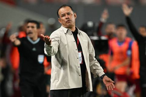 Federación Peruana de Fútbol hace oficial la salida de Juan Reynoso de la dirección técnica de su selección