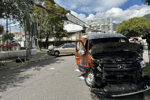 En siniestro en el norte de Quito hubo cuatro personas heridas, una de ellas de gravedad