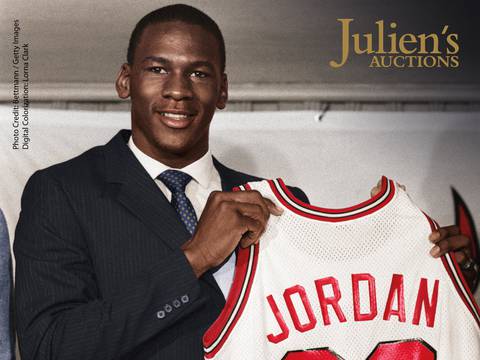 ¿Cuánto pagaría en subasta por la camiseta de Jordan del día que firmó con Chicago Bulls?