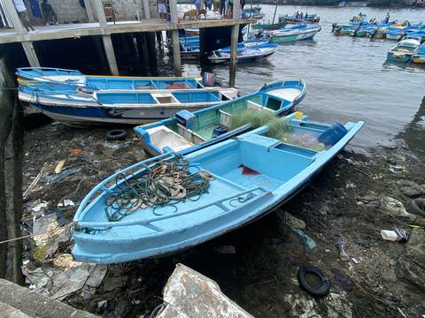 En bote hallado a la deriva en altamar encuentran restos humanos; familiares temen que sean de pescadores desaparecidos 