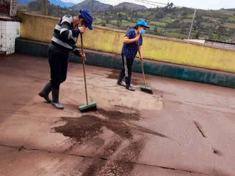 Riesgos alerta sobre nueva caída de ceniza del volcán Sangay en Chimborazo y Los Ríos 