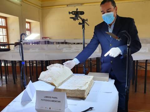 Libros considerados emblemáticos, incluido un manuscrito de Eugenio Espejo sobre la viruela, fueron restaurados en colegio de Quito
