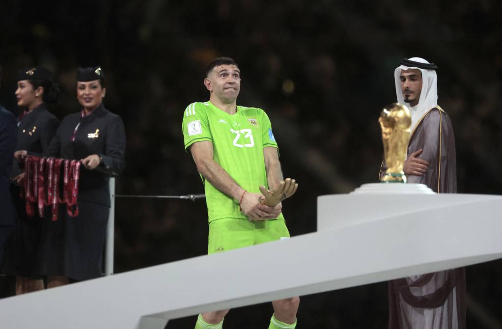 Qatar 2022: Emiliano 'Dibu' Martínez y su controvertida celebración con el  guante de oro | Fútbol | Deportes | El Universo