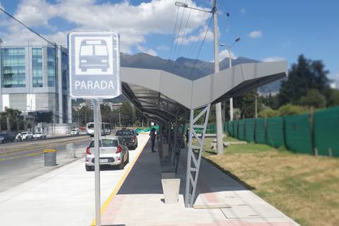 Nuevas paradas y extensiones de rutas de buses buscan acercar a usuarios al Metro de Quito