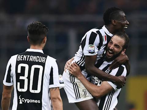 Juventus remonta al Inter (3-2) con agónico gol de Higuaín y sigue de líder