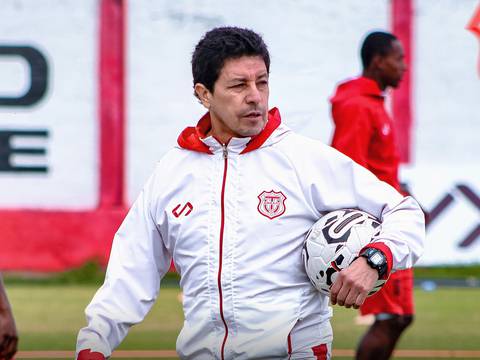 Paúl Vélez inicia ‘nueva era’ al mando de Técnico Universitario