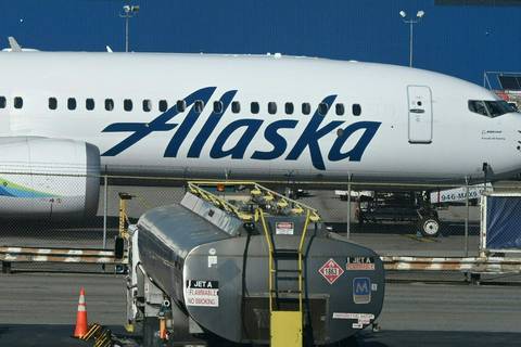 Jefe de Boeing reconoce ‘error’ tras incidente de Alaska Airlines con un 737 MAX 9 y promete transparencia