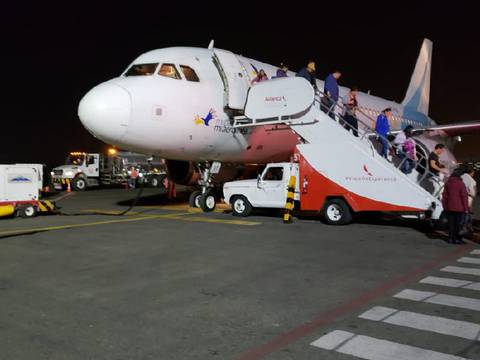 Susto en vuelo chárter de Tame por un aterrizaje de emergencia en Cartagena