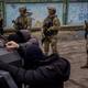 El reclutamiento militar para hombres en Ucrania sería obligatorio desde los 25 años, con severas medidas para quienes lo evadan