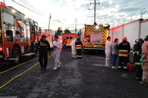 Bomberos atendieron derrame de químicos en una fábrica de alimentos en Sangolquí, suroriente de Quito