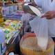 ‘Un golpe al bolsillo, los precios por las nubes’: el arroz y la cebolla aumentan de precio en mercados y tiendas de Guayaquil 