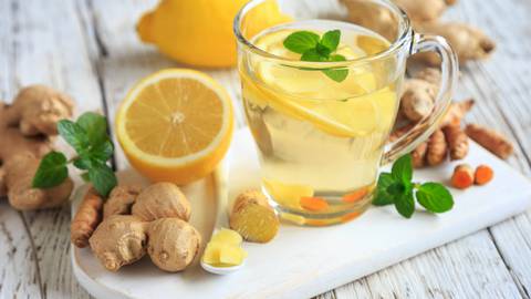 Este té combinado con limón se debe tomar 30 minutos después de levantarse para obtener antioxidantes