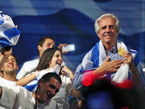 Suma de partidos opositores lidera encuesta sobre elecciones presidenciales en Uruguay
