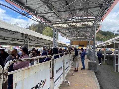 Ecuatorianos llegan masivamente a Ipiales para comprar, cautivados por el diferencial cambiario del dólar 