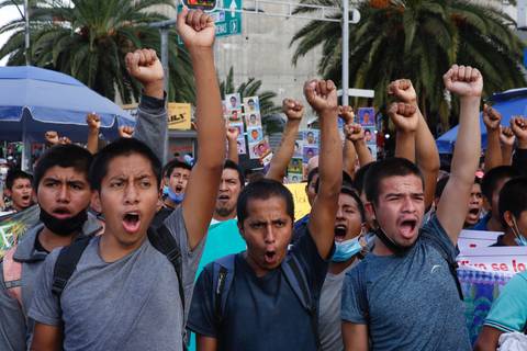 Marchas de protesta en México al cumplirse 7 años de ‘tragedia nacional’ por caso Ayotzinapa
