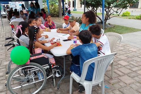 En su día, 60 niños ‘trabajaron’ como concejales de Guayaquil y sesionaron en el parque Samanes