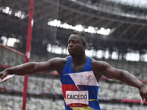 Federación de Atletismo dice que entrenador de Juan Caicedo estaba ‘presente’ en Tokio, pero ‘acreditado por Colombia’, y señala a deportista de levantar ‘información temeraria’