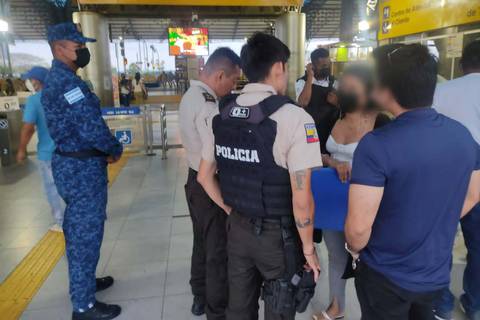 Un sujeto empezó a acosarla afuera de la Metrovía: así se debe proceder ante un acoso sexual en Guayaquil 