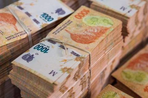 Dolarización en Argentina: el país "debería deshacerse de su peso y ponerlo en un museo", dice el economista Steve Hanke