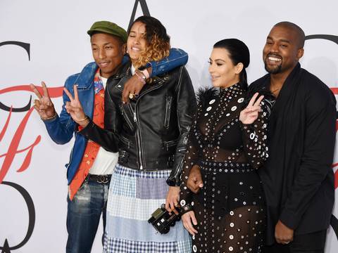 Vestido de Kim Kardashian se quema, Pharrell Williams la rescata